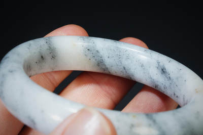 上海都达杂项专场102【全场包邮】  天然和田玉点墨青花手镯96-31