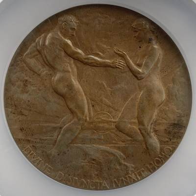 掌中浮雕-藏着的欧洲第057场 - NGC MS62 : 1915年巴拿马世博会纪念铜章，70mm，末图引自中国山东烟台张裕葡萄酒博物馆墙图。张裕葡萄酒荣获1915年巴拿马世博会金奖。