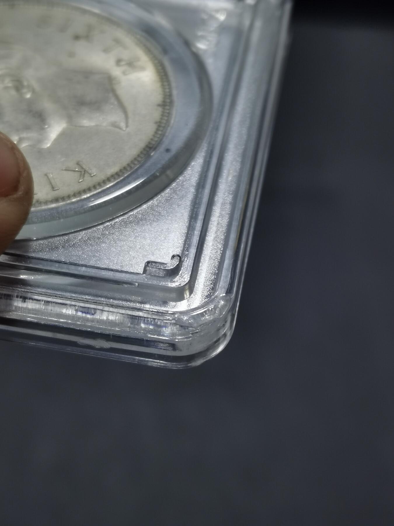 天下钱庄专场欢迎参拍 英属新西兰银币，盒子有磕