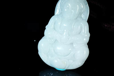 上海都达杂项专场102【全场包邮】  天然冰糯种翡翠（A货）精雕《持瓶观音》挂件 附鉴定证书96-11