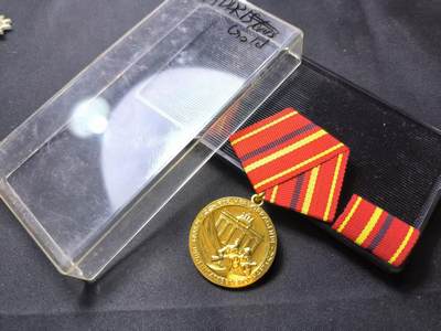 云宸嘉赏-勋臻佳藏四月精品甄选场次（低佣 一元一手） - 民主德国工人军金级战斗队功绩奖章带盒略