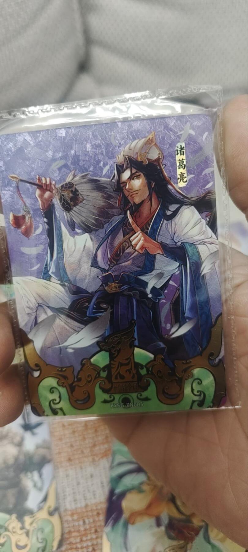 秋原瞳的小店第四十一期——盛夏的时光，即将如约而至 卡游三国一周年特卡6张齐。其中4张原膜，非常好看