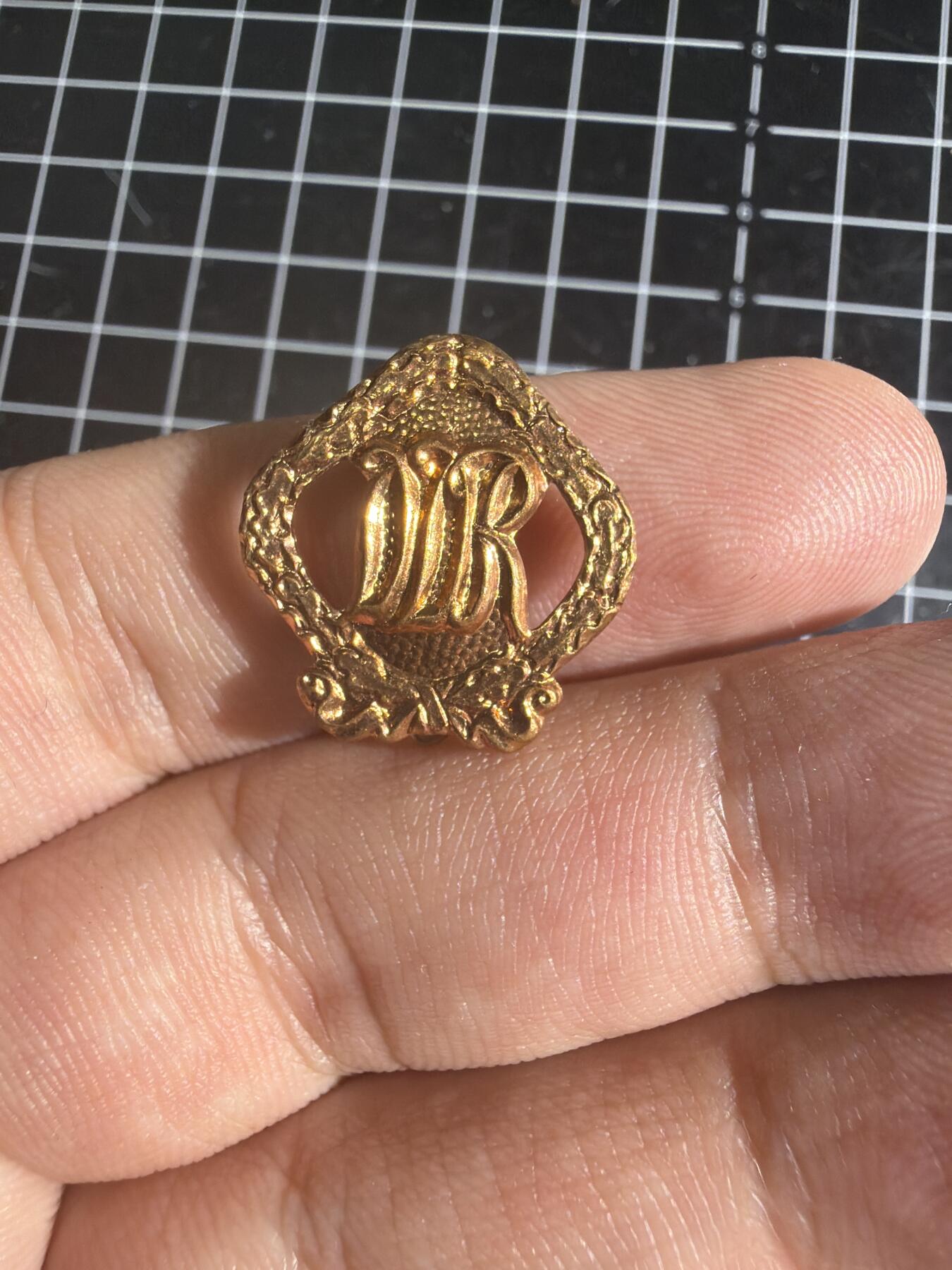 古冰库章牌勋赏收藏0起拍卖 东德体育章