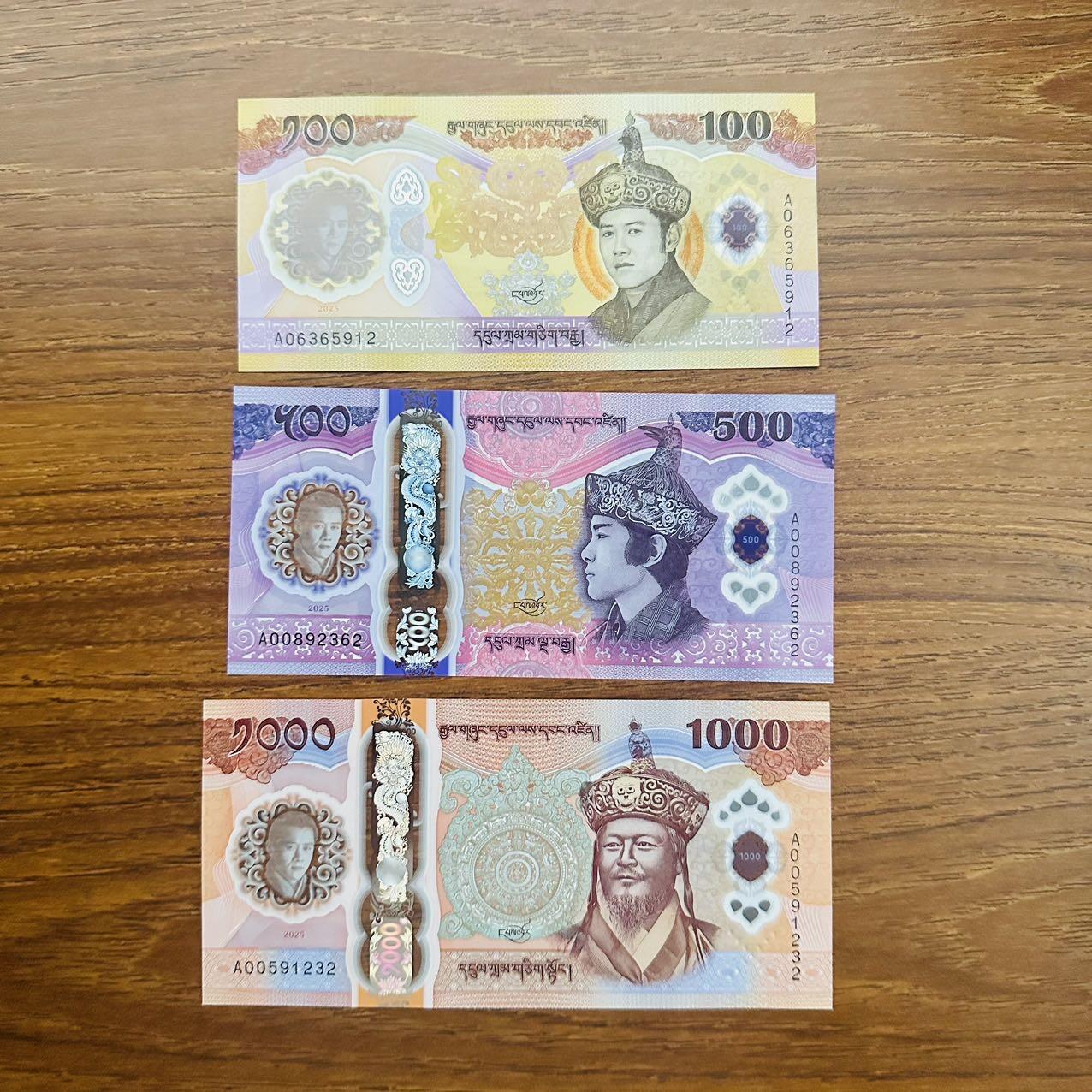 🇧🇹🇨🇿2610¥ ¥不丹2026年100-500-1000努尔特鲁姆，纪念钞和捷克2026年100克朗，纪念钞（14号发货） 无47，大全套8，尾2