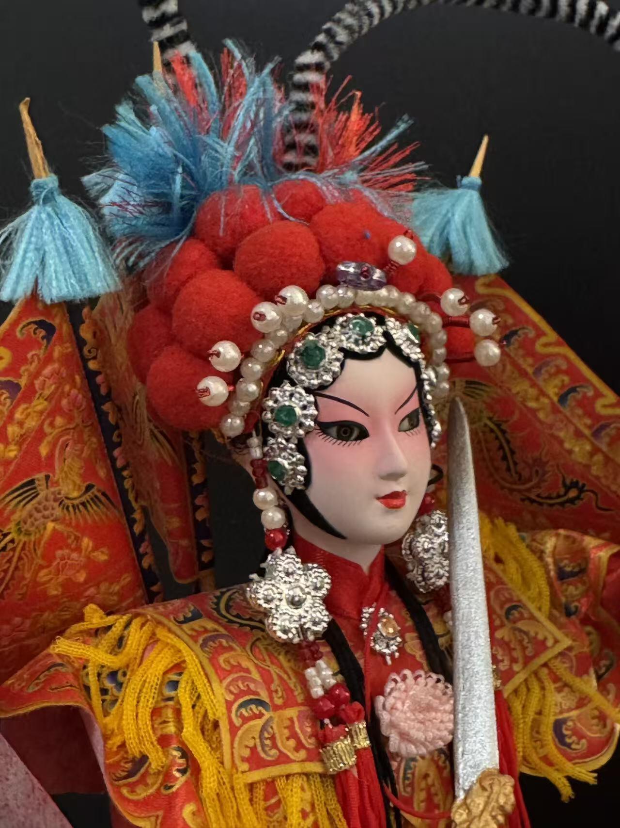 零元拍：穆桂英挂帅精美人偶摆件 多年前购于国家大剧院 做工超精美 尤其头雕 神采生动 不可动 主体应该是石膏 美如画