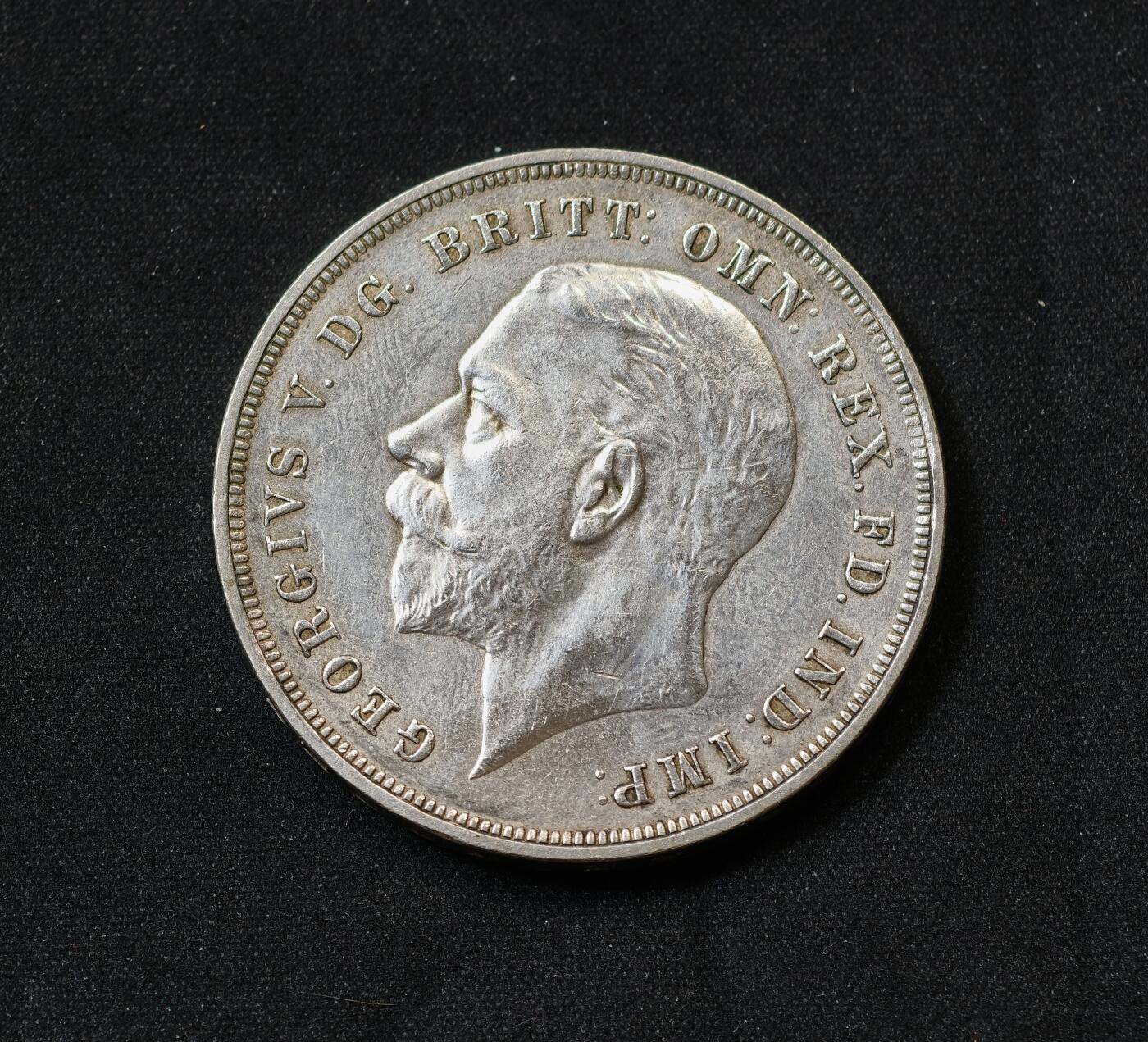 甄臻铺-世界币章拍卖（第59期），甄品场拍品征集中，送拍享返佣金等优惠多多 英国1935年乔治五世木马剑，看着像sp工艺