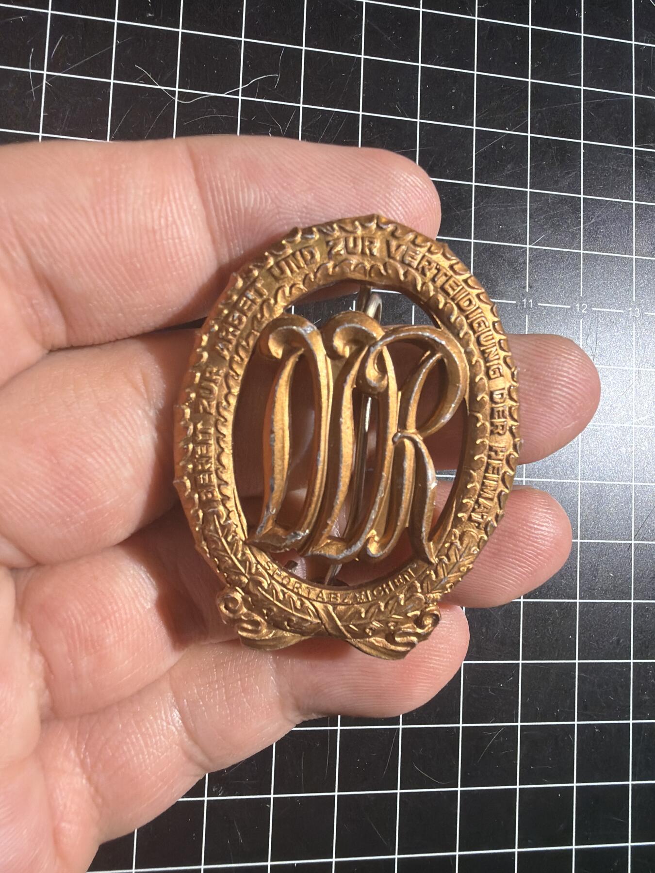 古冰库章牌勋赏收藏0起拍卖 东德原品体能章铜级