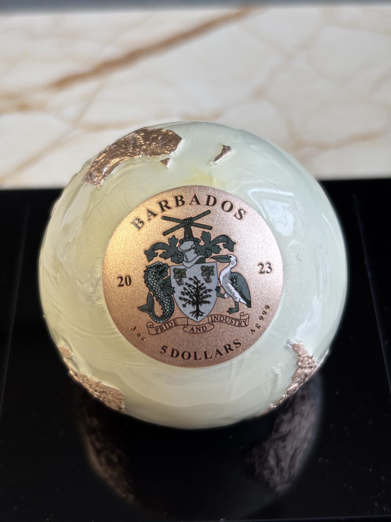 第197期拍卖 巴巴多斯2023年明亮大理石地球3盎司球形镀金银币，999银，发行999枚