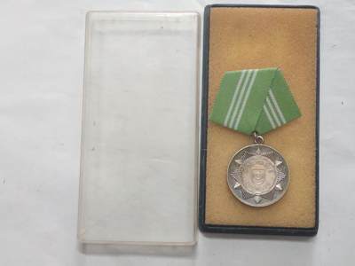韵星假日军品类拍卖第52期  -- Rimey Holidays Militaria Auction 52 - 民主德国银级内务部武装力量忠诚服务奖章带原盒