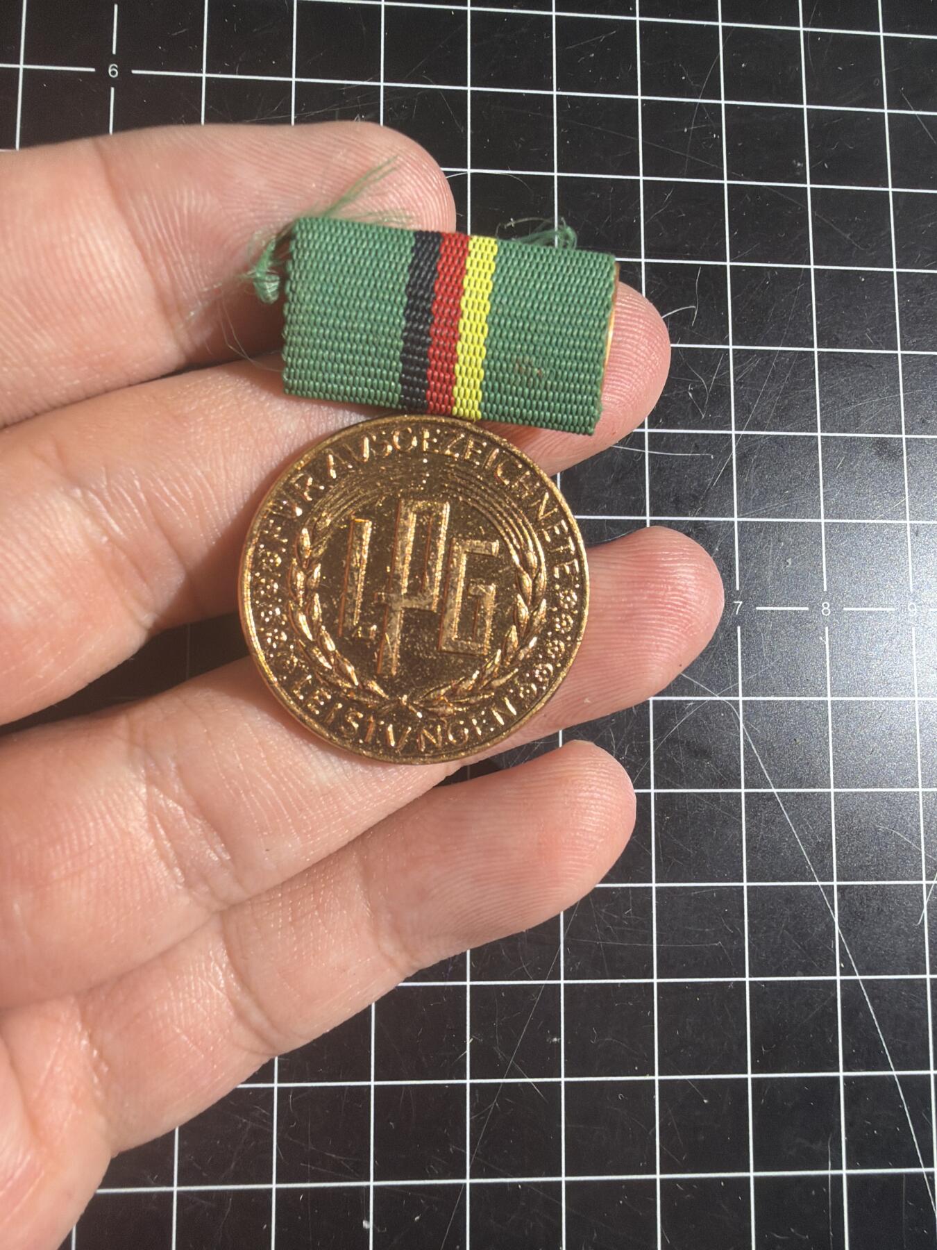 古冰库章牌勋赏收藏0起拍卖 东德农业章