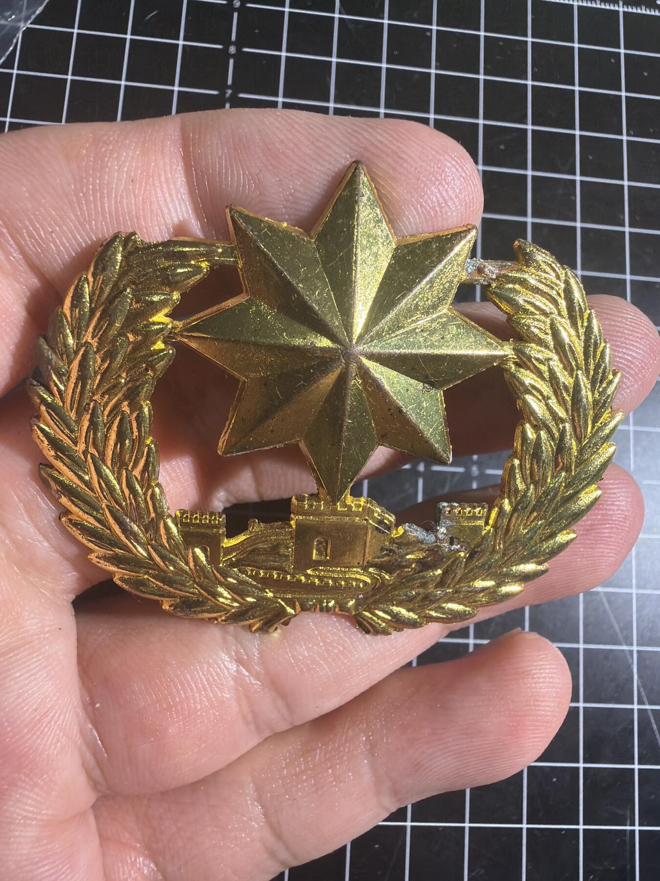 古冰库章牌勋赏收藏0起拍卖 铜质帽徽一个