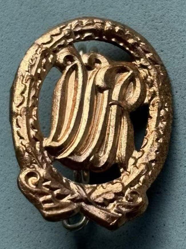 盛世勋华——号角文化勋章邮票专场拍卖第313期 东德铜级体能奖章 略章