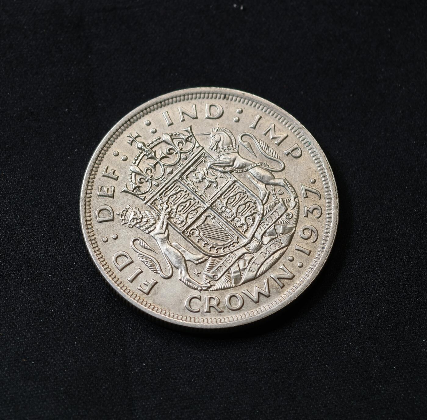 甄臻铺-世界币章拍卖（第59期），甄品场拍品征集中，送拍享返佣金等优惠多多 英国1937年乔治六世克朗，细节不错