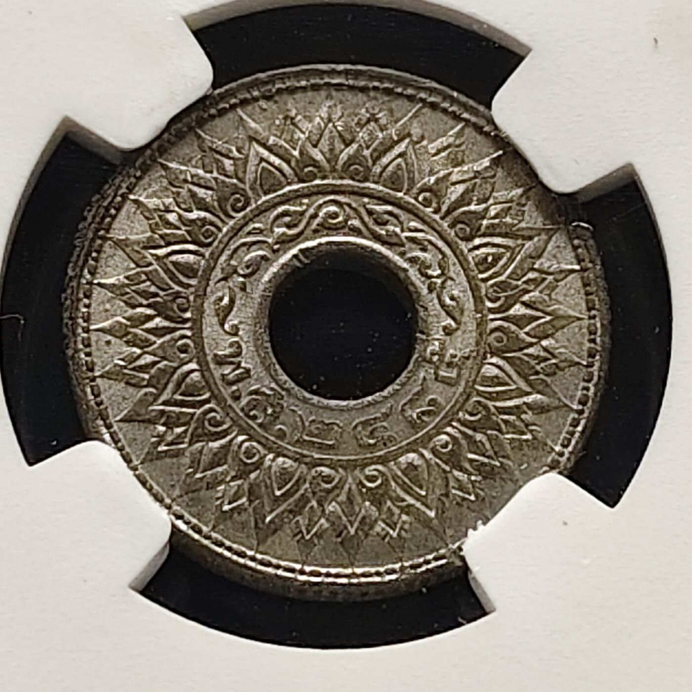 【全场包邮】纯粹捡漏拍519场 泰国1942年中孔10萨当锡币-NGC MS64