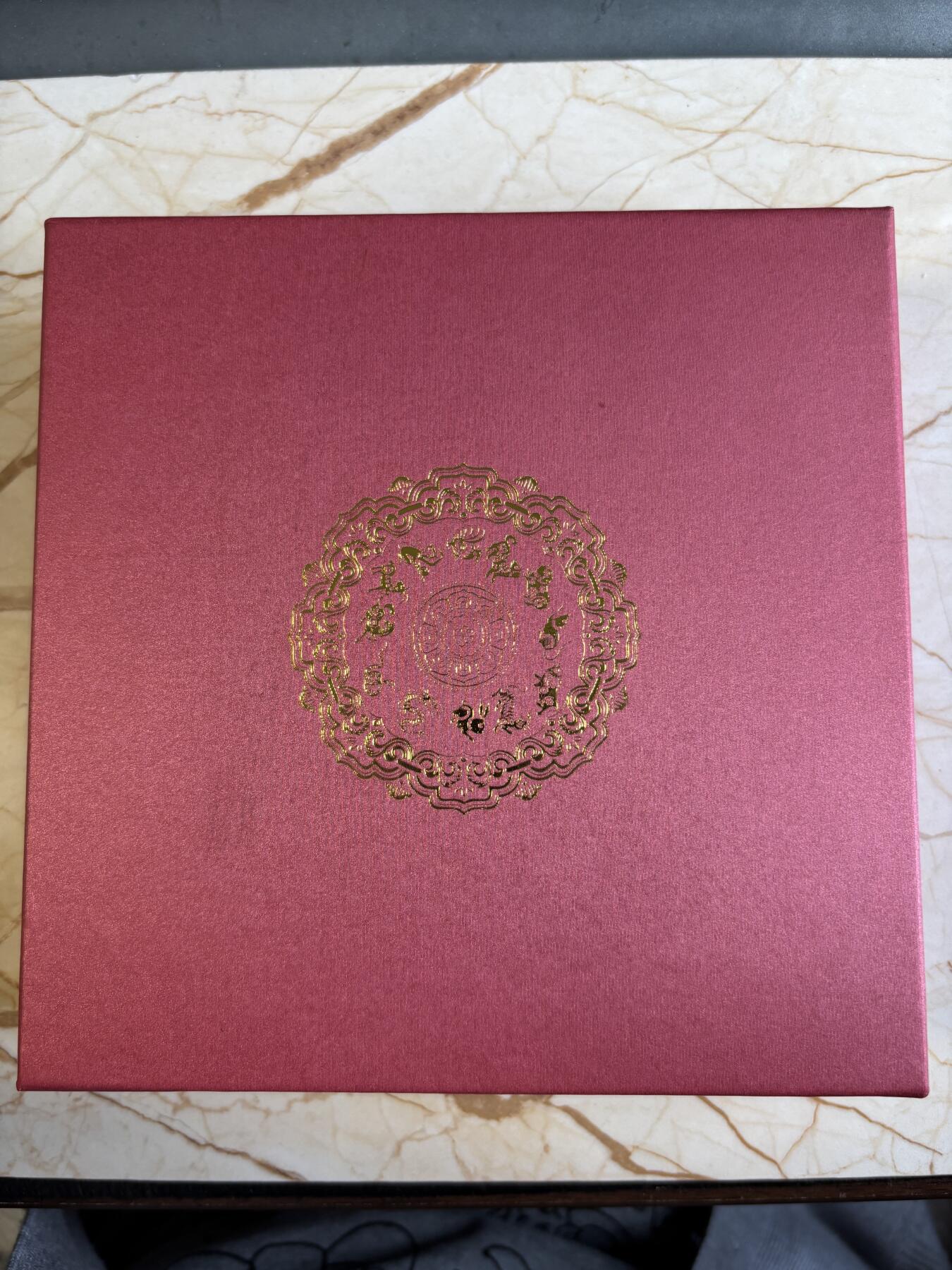 第197期拍卖 老挝2021年中国生肖系列牛年2盎司镶金玉纪念银币，999银，发行2888枚，有氧化