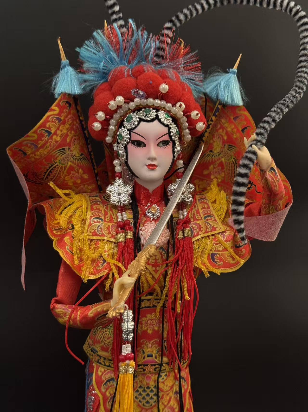 零元拍：穆桂英挂帅精美人偶摆件 多年前购于国家大剧院 做工超精美 尤其头雕 神采生动 不可动 主体应该是石膏 美如画