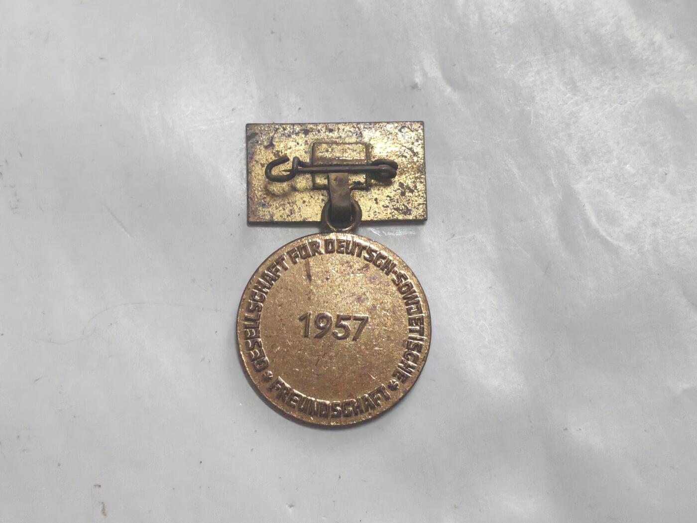 韵星假日军品类拍卖第52期  -- Rimey Holidays Militaria Auction 52 民主德国金级苏德友好协会奖章