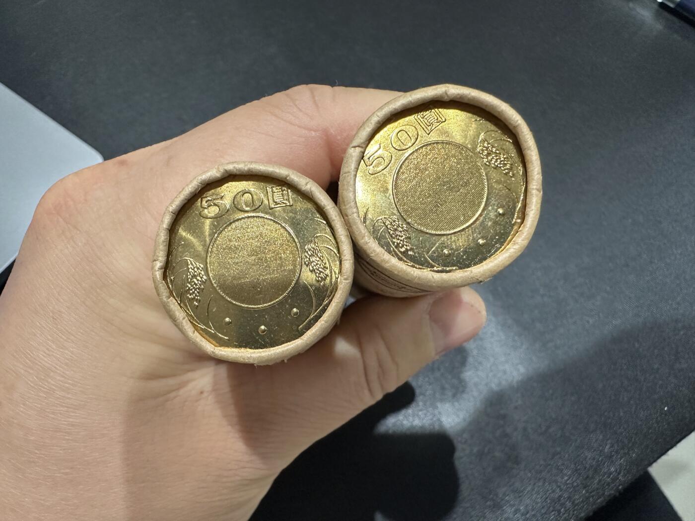 《外钞收藏家》第六百二十五期（精选场）（长期征集拍品、欢迎藏友们联系合作） 台湾新台币50元 2卷80枚 共4000台币