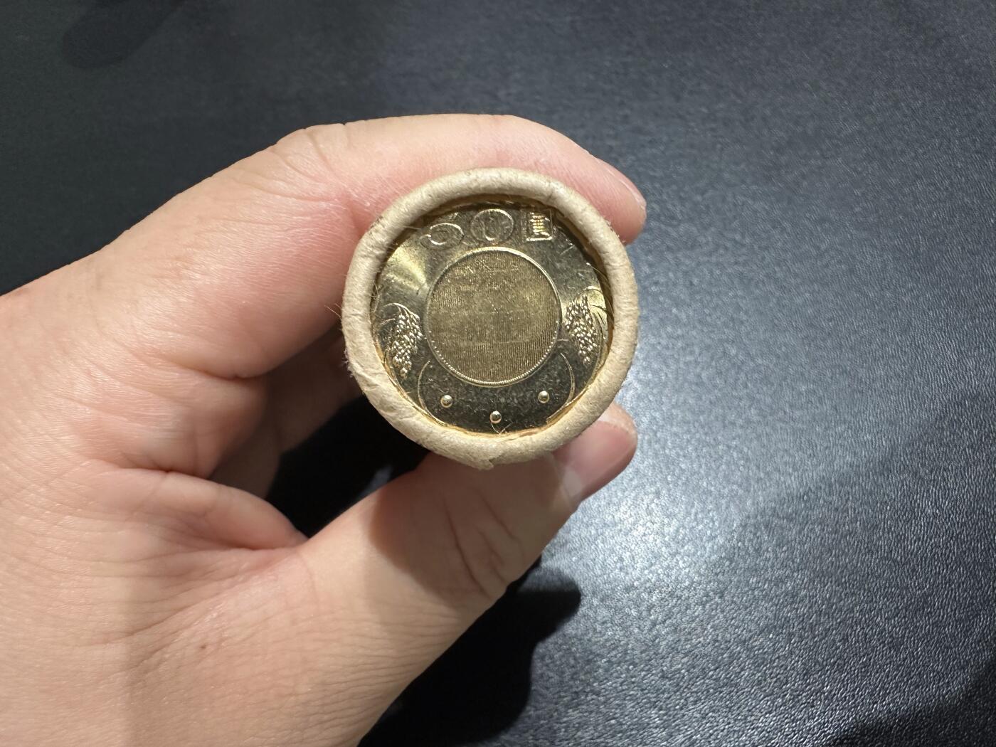 《外钞收藏家》第六百二十五期（精选场）（长期征集拍品、欢迎藏友们联系合作） 台湾新台币50元 一卷40枚 共2000台币