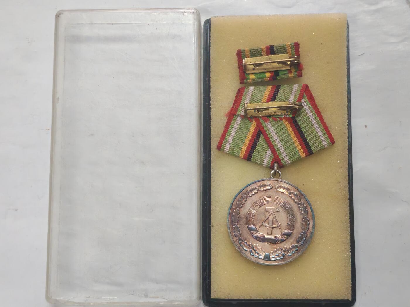 韵星假日军品类拍卖第52期  -- Rimey Holidays Militaria Auction 52 民主德国银级内务部功绩奖章带原盒金级略