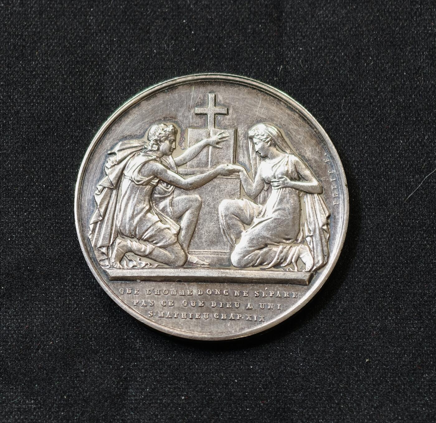 甄臻铺-世界币章拍卖（第59期），甄品场拍品征集中，送拍享返佣金等优惠多多 1868年法国爱情银章14克950银31.5mm蜜蜂边铭unc品相，细节见图