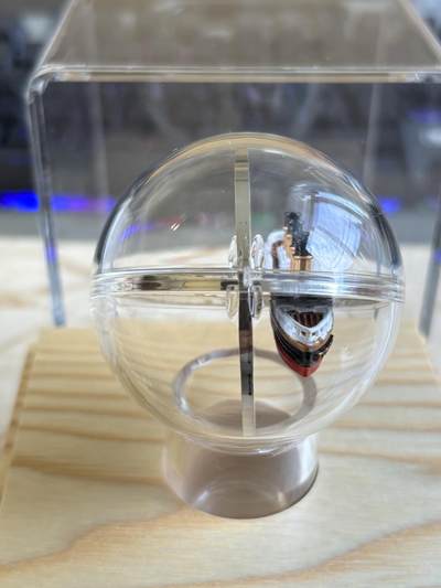 纽埃2022年泰坦尼克号110周年2盎司3D立体彩色银币，999银，发行700枚，有黑点