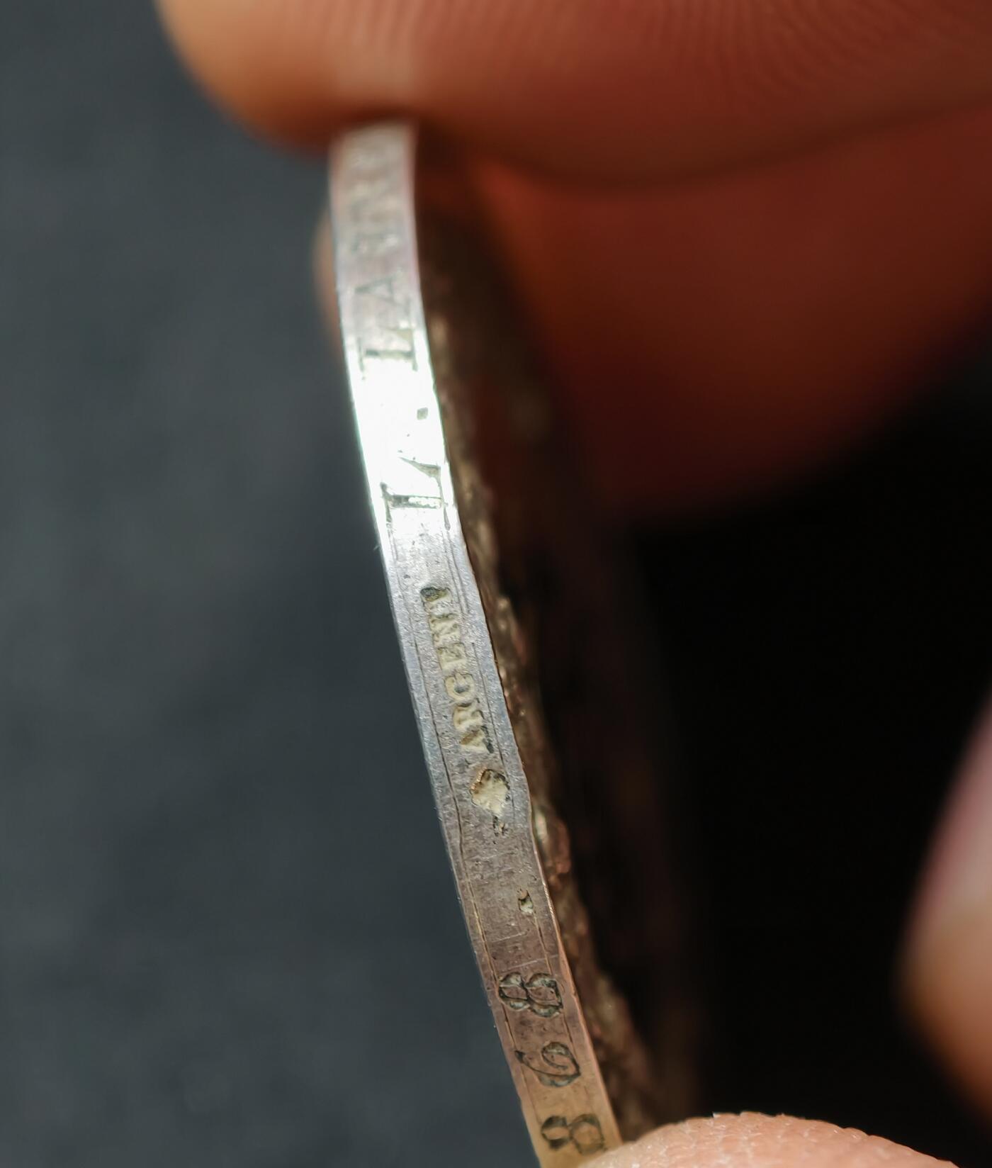 甄臻铺-世界币章拍卖（第59期），甄品场拍品征集中，送拍享返佣金等优惠多多 1868年法国爱情银章14克950银31.5mm蜜蜂边铭unc品相，细节见图