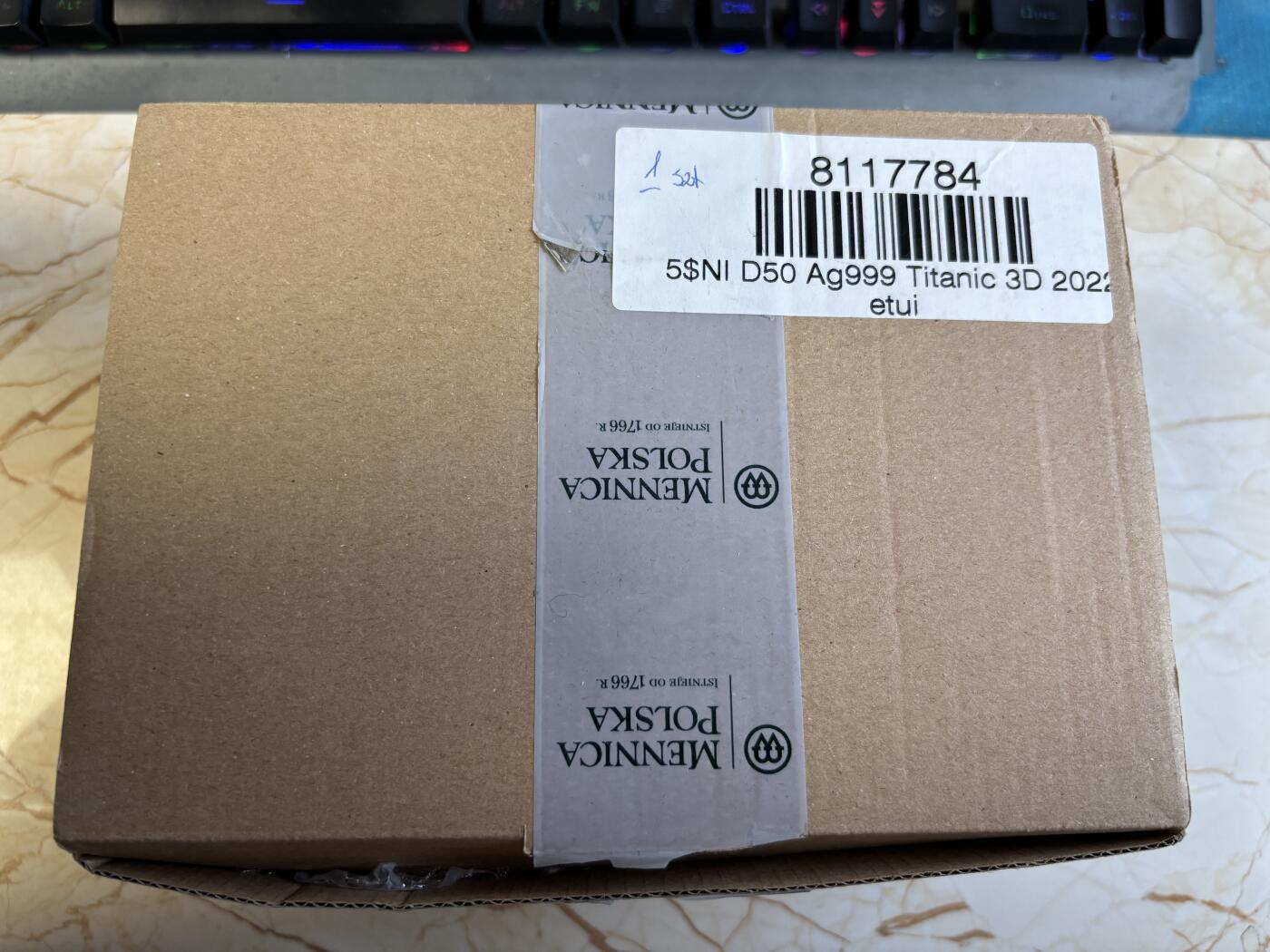 第197期拍卖 纽埃2022年泰坦尼克号110周年2盎司3D立体彩色银币，999银，发行700枚，有黑点