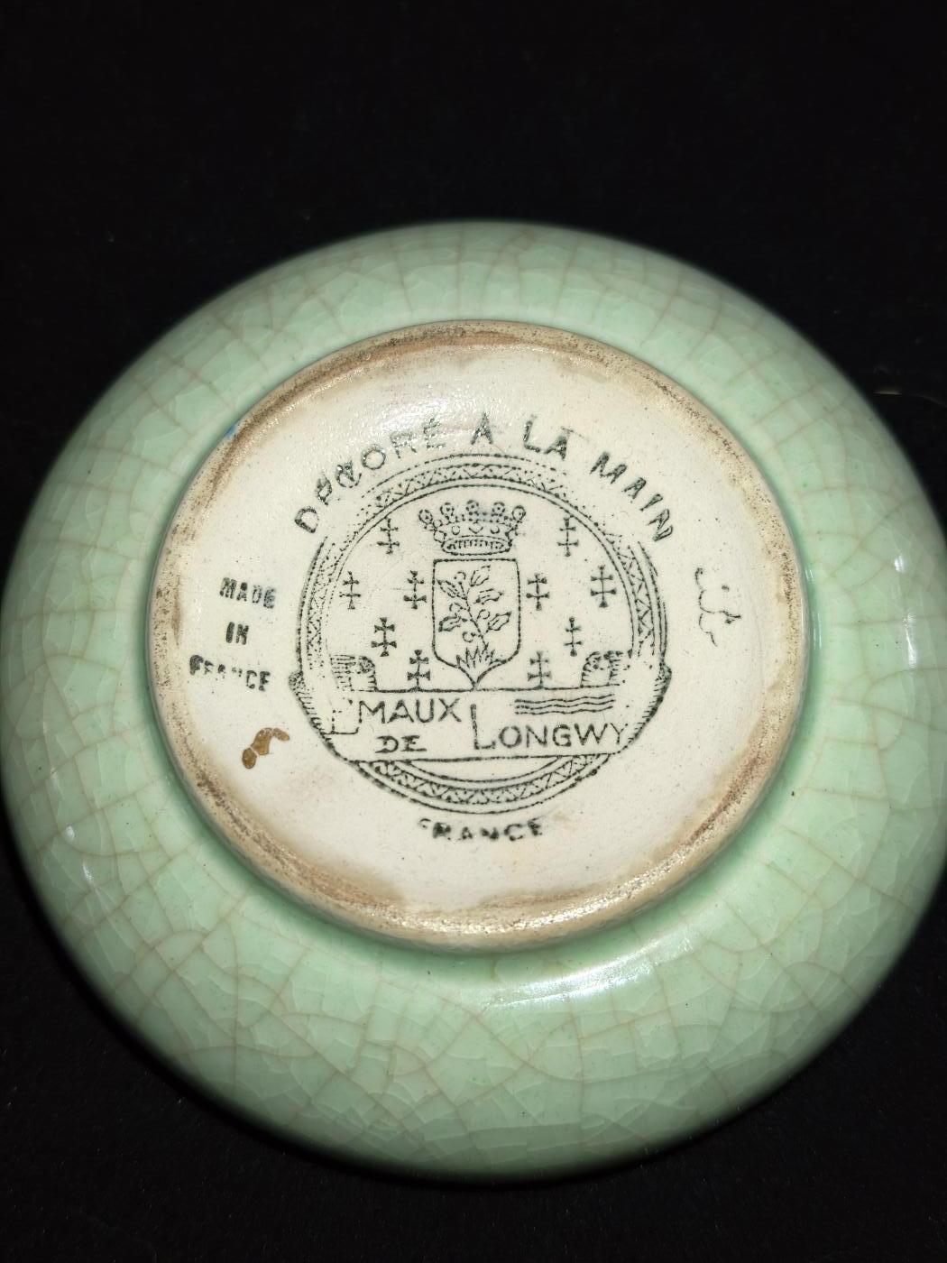 凯旋世界勋赏（第23期）（欢迎送拍）（对拍品有疑问请询问客服，不接受到手刀，出价默认拍品品相。请认真阅读拍卖规则！出价默认已认可！）（收到货请录制开箱视频，无视频概不处理问题。） 法国 荣誉军团勋章 精陶陶瓷珐琅小饰品盘  法国造 背面军事陶瓷制造商隆威厂标，手工绘制，约20世纪初期制成