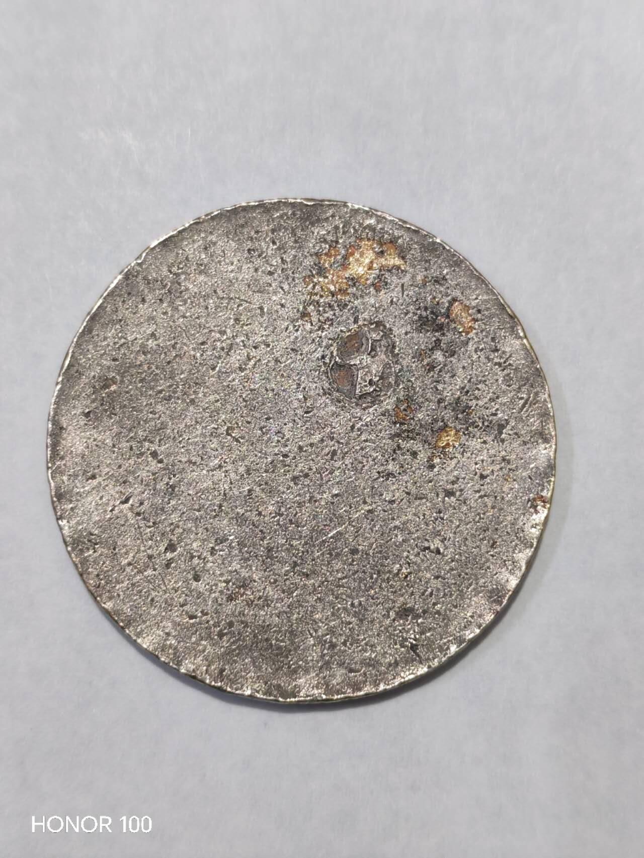 纪念章/纪念币 德国阿尔卑斯协会（Deutscher Alpenverein） 颁发的50年长期会员纪念章，属于协会专属的荣誉勋章/代币，并非法定流通货币。- 50年会员荣誉：这是该协会授予资深会员的最高荣誉之一，代表持有者在长达半个世纪的时间里参与登山、保护阿尔卑斯环境及推广户外文化。