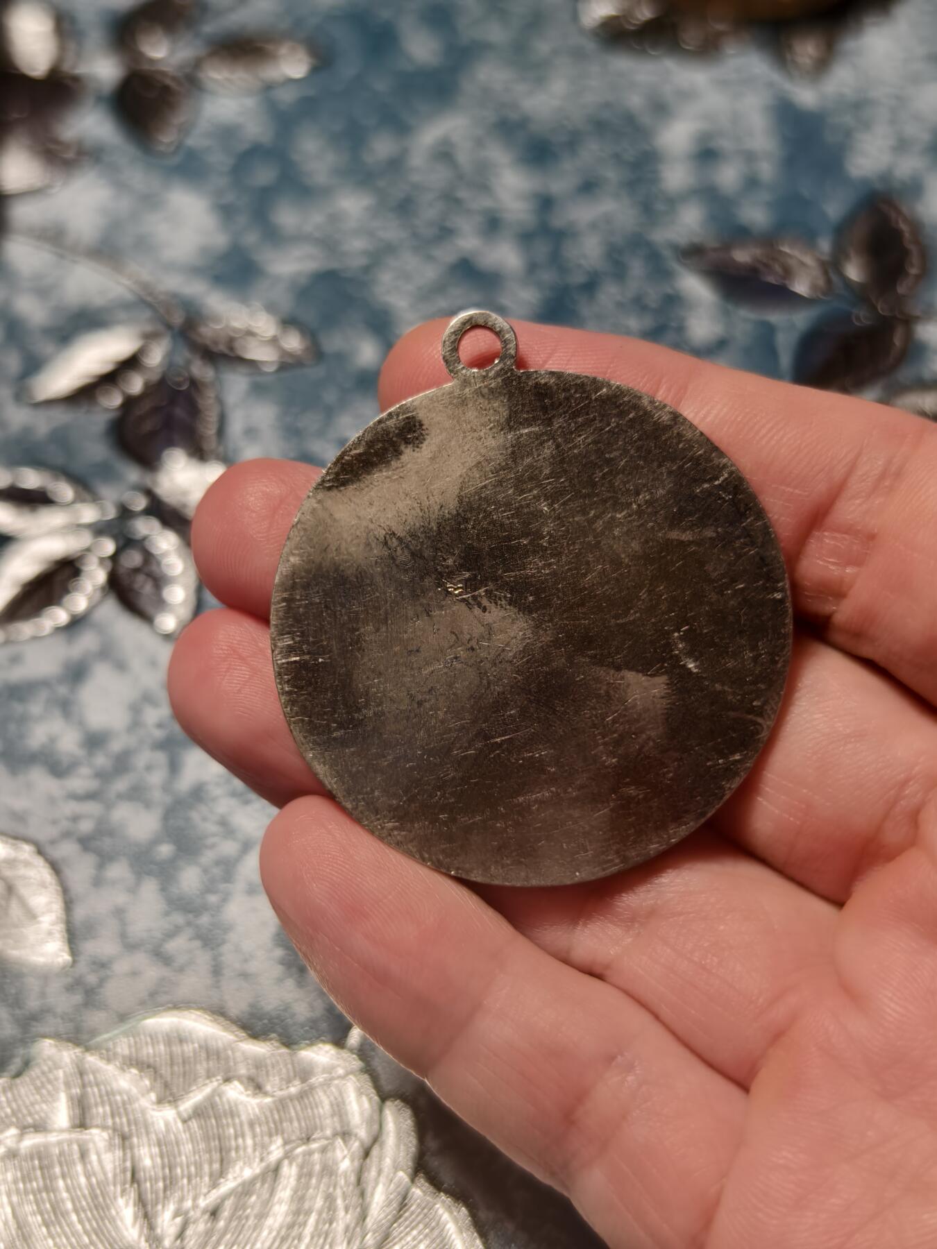 抚柳草堂-第二十三期章牌钱币  奖章勋章 满百包邮 放漏专场 美国胡佛高中（Hoover High School）毕业生纪念吊坠  红雀头 直径44.5mm 品相如图