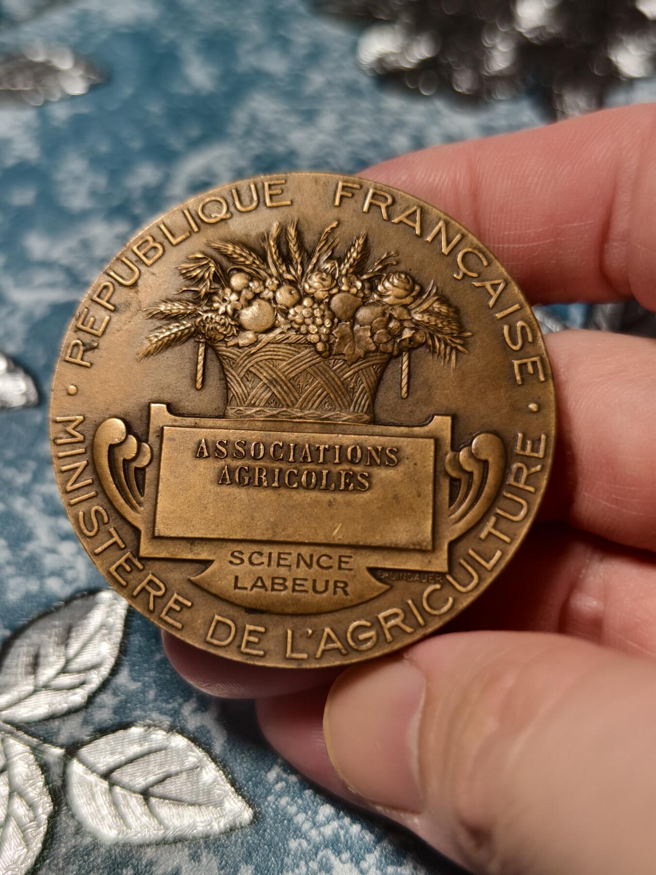 抚柳草堂-第二十三期章牌钱币  奖章勋章 满百包邮 放漏专场 20世纪初法国农业部大铜章  播种者 直径50mm 重60g 20世纪初法国新古典主义章牌艺术的典型代表作 拉格朗日作品