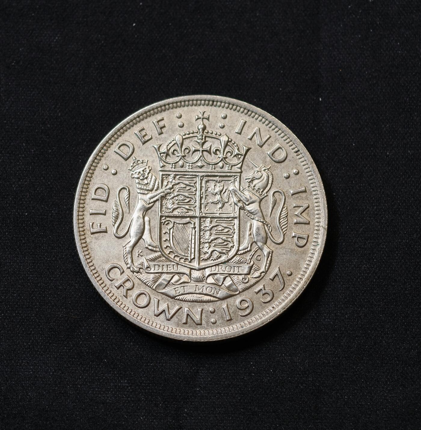 甄臻铺-世界币章拍卖（第59期），甄品场拍品征集中，送拍享返佣金等优惠多多 英国1937年乔治六世克朗，细节不错