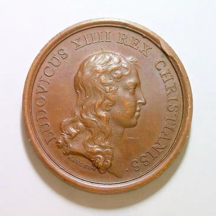 【旋风钱币】4月18日19:00准时开拍 精美欧洲币章、银币银章、第三帝国钱币等 全场包邮！ 【艺术】法国艺术大章1656年 太阳王路易十四卡佩尔战役 高浮雕精制大铜章 40MM