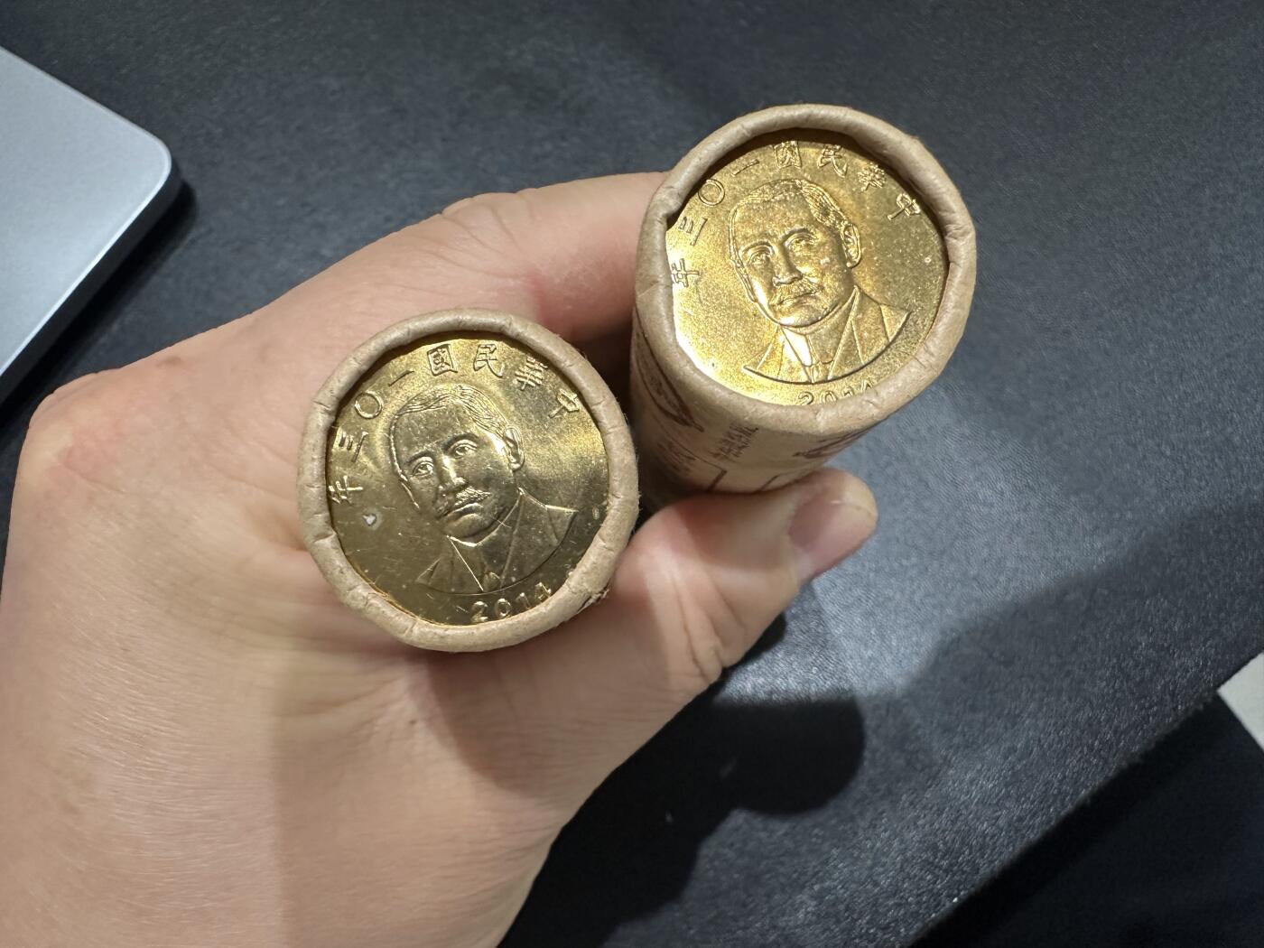 《外钞收藏家》第六百二十五期（精选场）（长期征集拍品、欢迎藏友们联系合作） 台湾新台币50元 2卷80枚 共4000台币