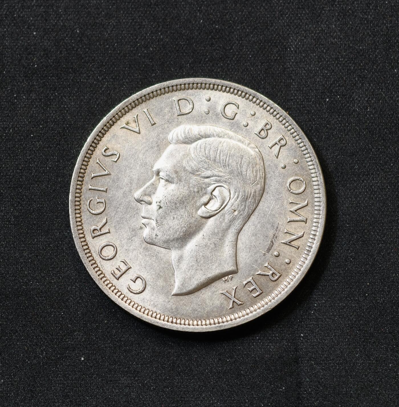 甄臻铺-世界币章拍卖（第59期），甄品场拍品征集中，送拍享返佣金等优惠多多 英国1937年乔治六世克朗，转光不错，包浆自然