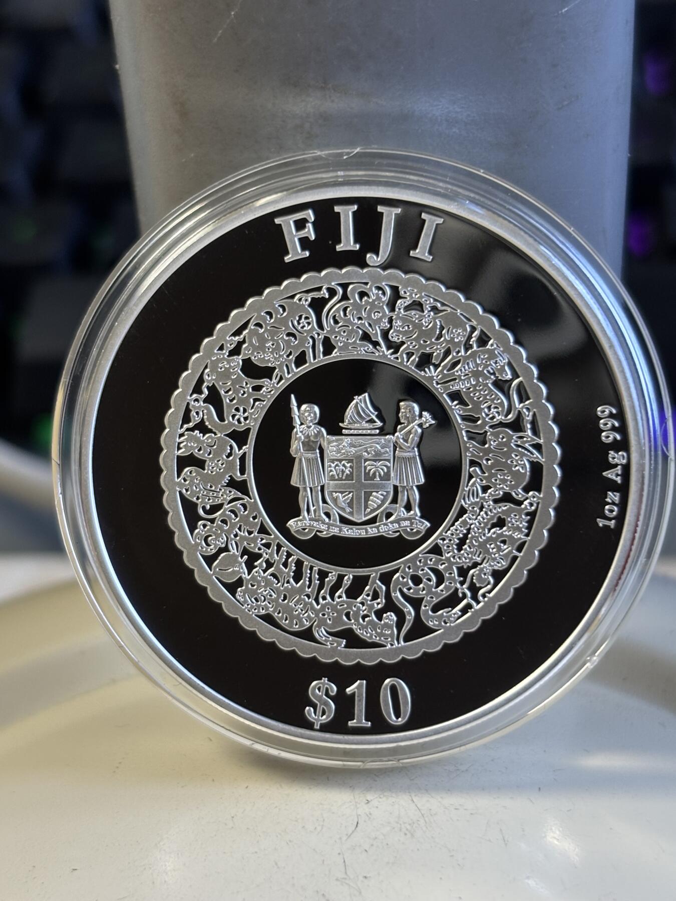 第197期拍卖 斐济2022年中国生肖系列虎年镶嵌天然珍珠镀金银币，999银，发行8888枚