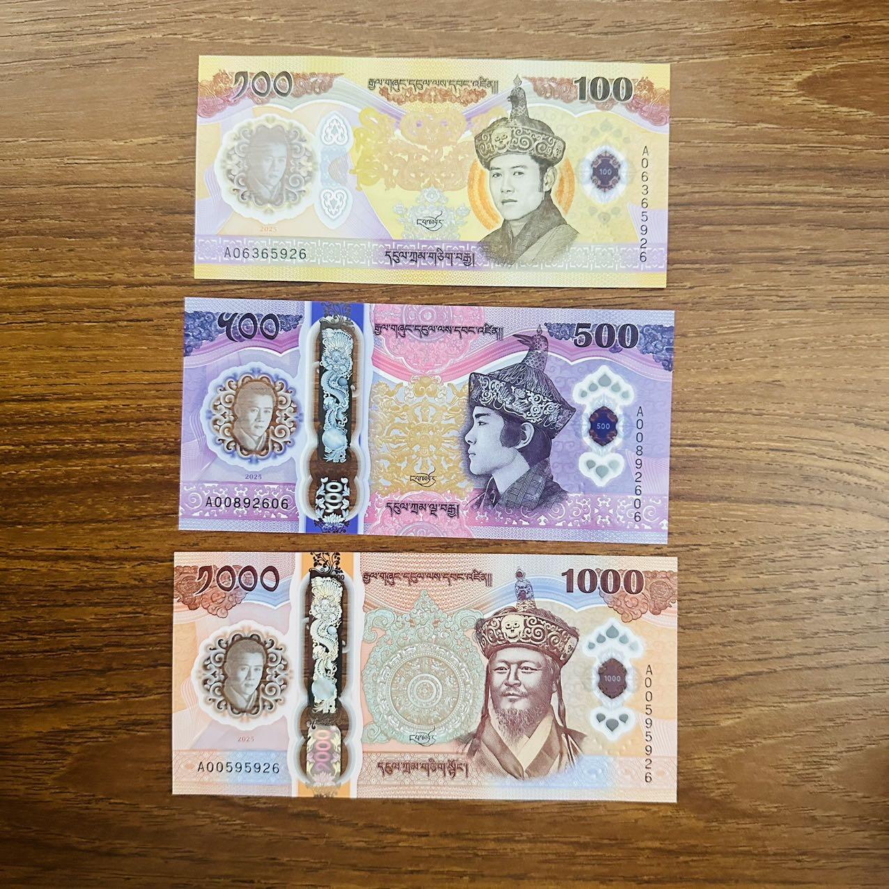 🇧🇹🇨🇿2610¥ ¥不丹2026年100-500-1000努尔特鲁姆，纪念钞和捷克2026年100克朗，纪念钞（14号发货）