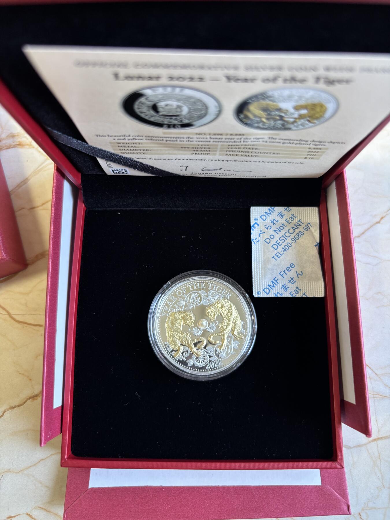 第197期拍卖 斐济2022年中国生肖系列虎年镶嵌天然珍珠镀金银币，999银，发行8888枚