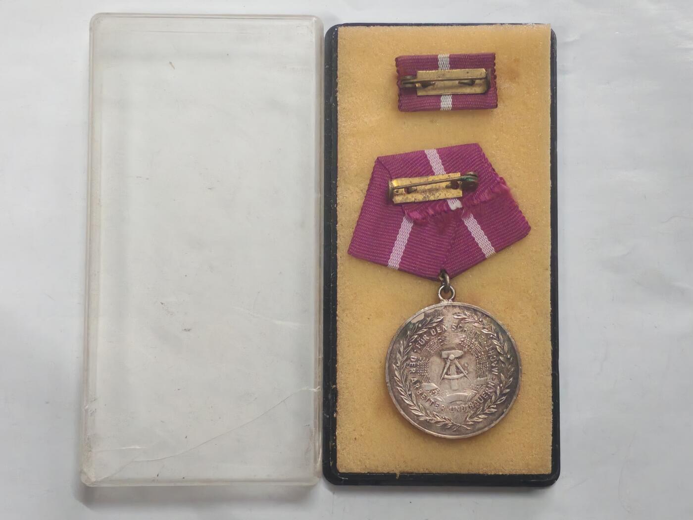 韵星假日军品类拍卖第52期  -- Rimey Holidays Militaria Auction 52 民主德国银级民防忠诚服务奖章带原盒略