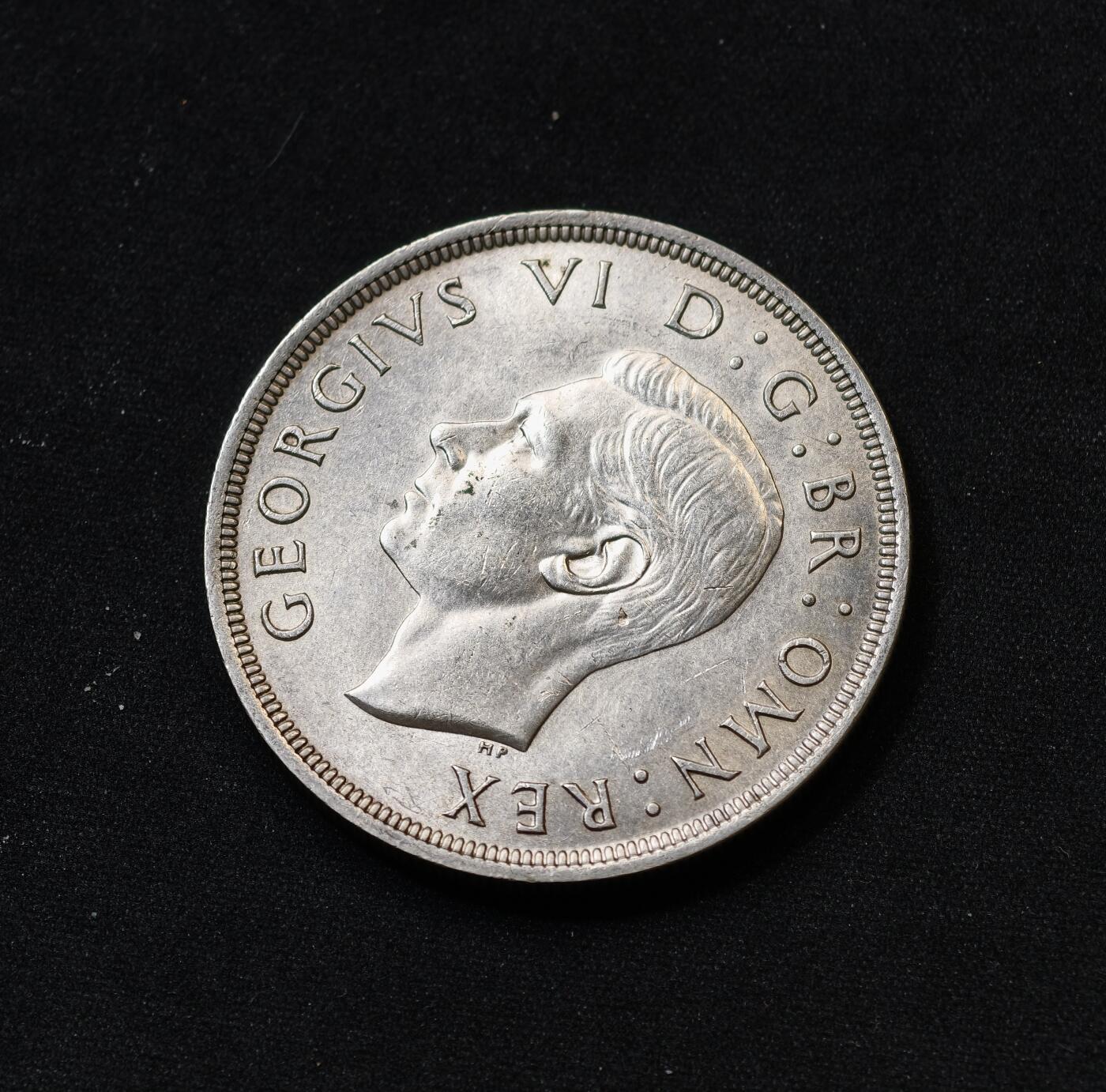 甄臻铺-世界币章拍卖（第59期），甄品场拍品征集中，送拍享返佣金等优惠多多 英国1937年乔治六世克朗，转光不错，包浆自然