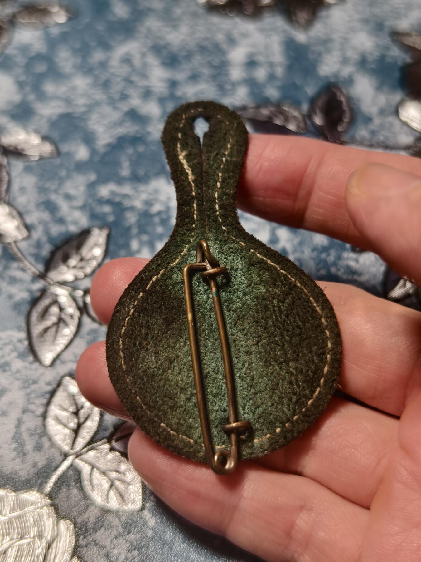 抚柳草堂-第二十三期章牌钱币  奖章勋章 满百包邮 放漏专场 法国陆军第151运输步兵连（C.I.T. 151）徽章  历史原品 红色十字+四鹰纹章 盾徽内的红色十字（十字形）+四角蓝色雄鹰，源自法国历史上的朗格多克-鲁西永地区纹章，该部队历史上驻防于法国南部，以此为地域标识