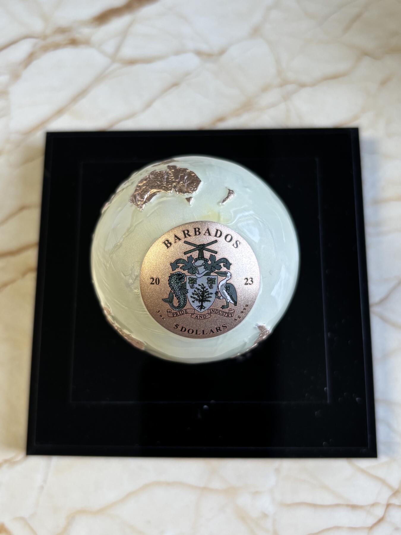 第197期拍卖 巴巴多斯2023年明亮大理石地球3盎司球形镀金银币，999银，发行999枚