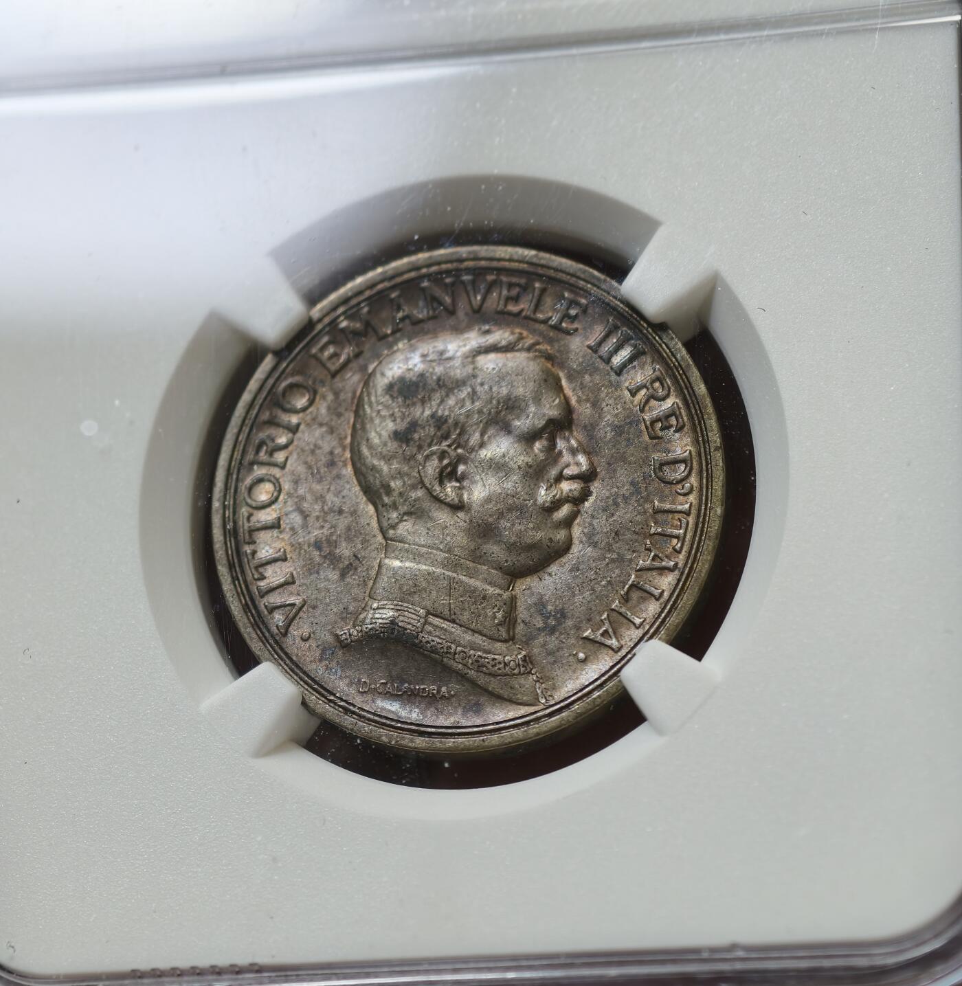 甄臻铺-世界币章拍卖（第59期），甄品场拍品征集中，送拍享返佣金等优惠多多 NGC-AU53 1915年意大利2里拉，紫罗兰包浆，状态超级好，低评了