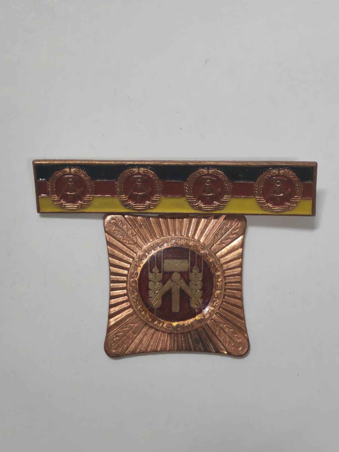 韵星假日军品类拍卖第52期  -- Rimey Holidays Militaria Auction 52 民主德国集体劳动模范奖章四次获得