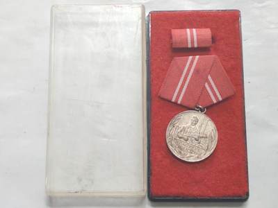 韵星假日军品类拍卖第52期  -- Rimey Holidays Militaria Auction 52 - 民主德国银级工战队忠诚服务奖章带原盒略