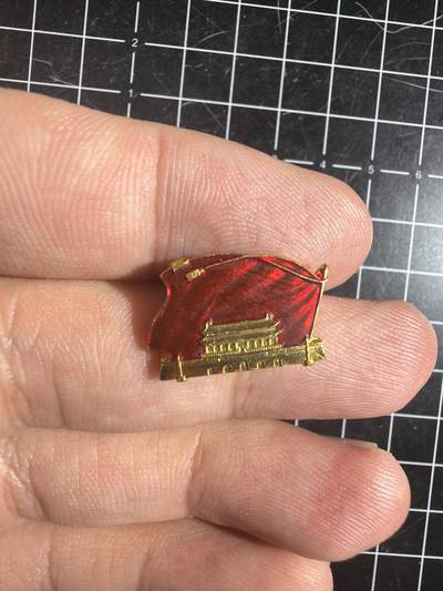 古冰库章牌勋赏收藏0起拍卖 - 天安门徽章