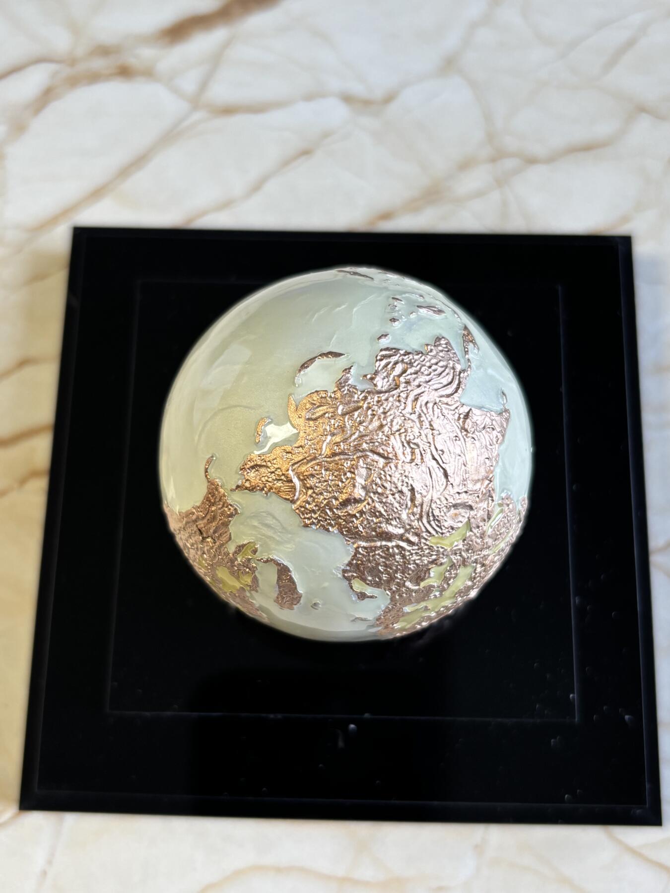 第197期拍卖 巴巴多斯2023年明亮大理石地球3盎司球形镀金银币，999银，发行999枚