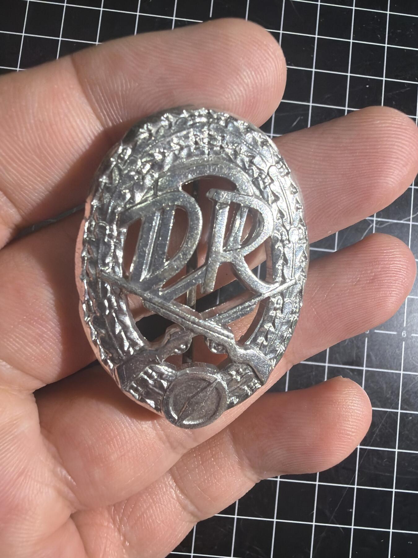 古冰库章牌勋赏收藏0起拍卖 东德原品体能章银级