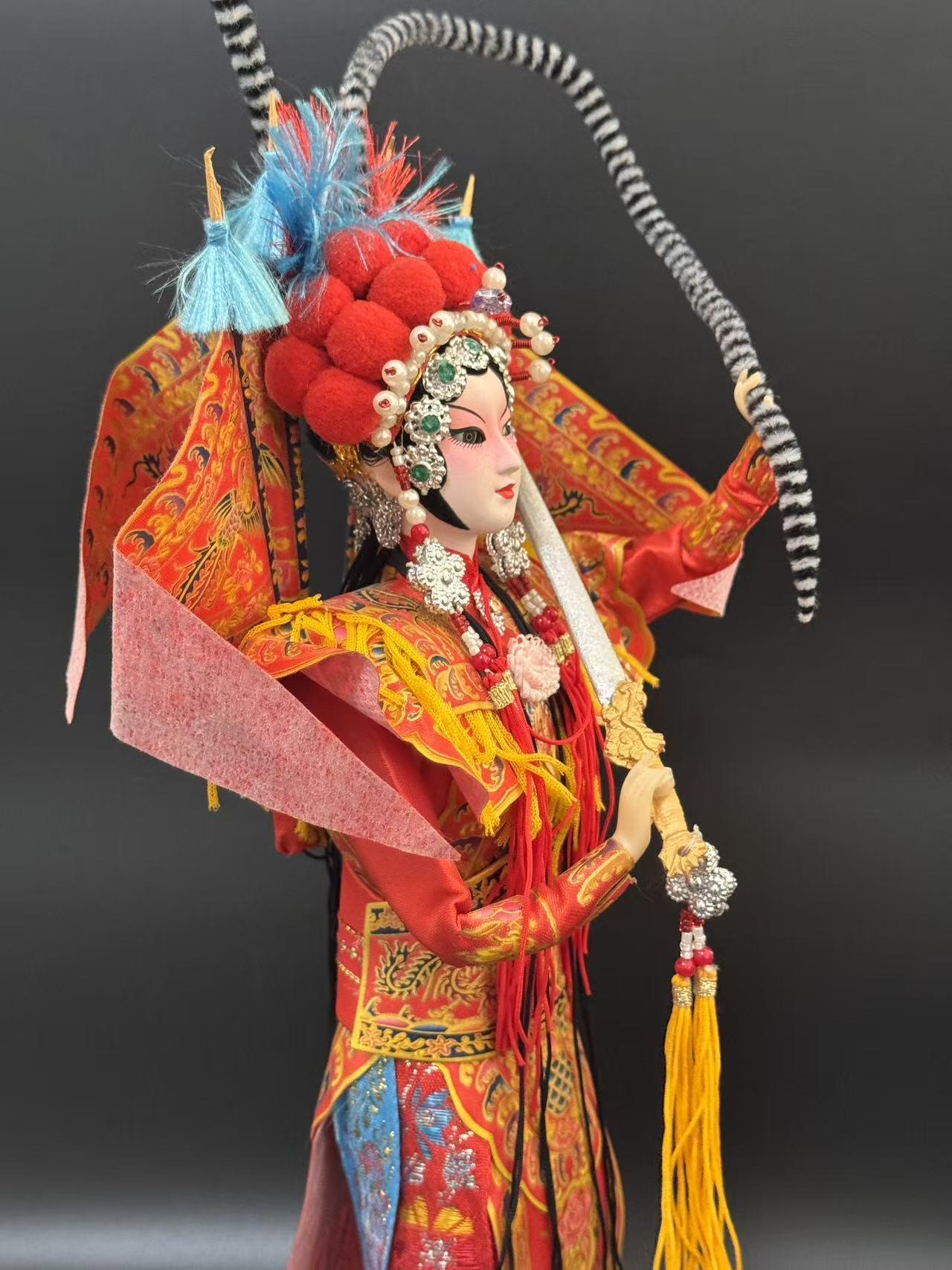 零元拍：穆桂英挂帅精美人偶摆件 多年前购于国家大剧院 做工超精美 尤其头雕 神采生动 不可动 主体应该是石膏 美如画